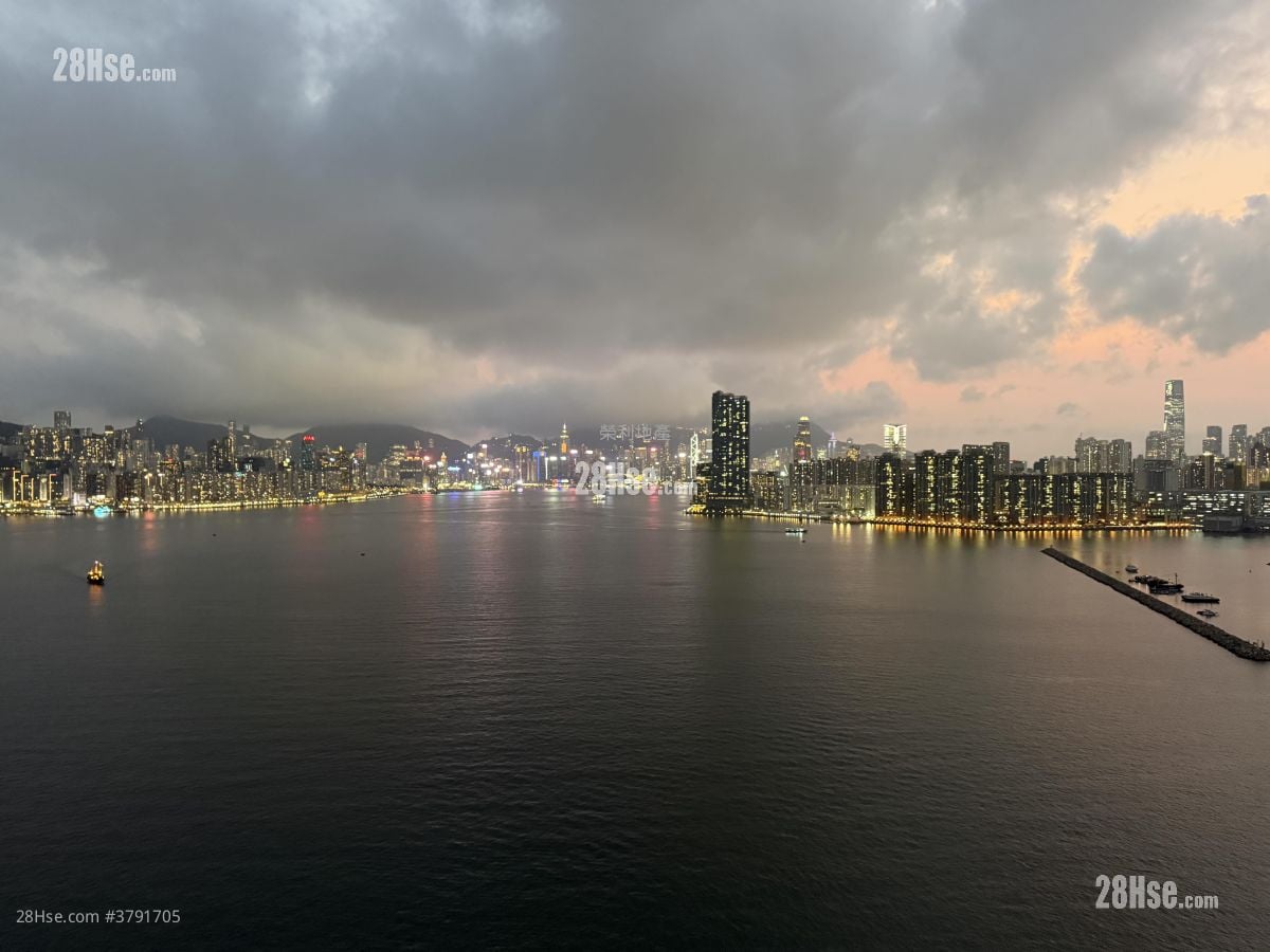 The Knightsbridge Rental 5+ Bedrooms , 4 Bathrooms 1,428 ft²