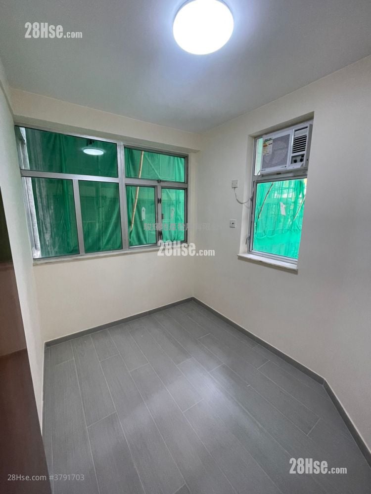 Luna Court Sell 2 Bedrooms , 1 Bathroom 447 ft²