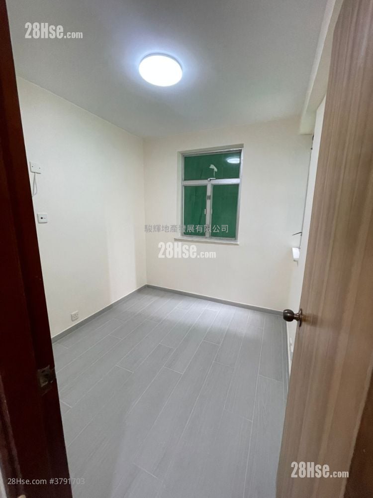 Luna Court Sell 2 Bedrooms , 1 Bathroom 447 ft²