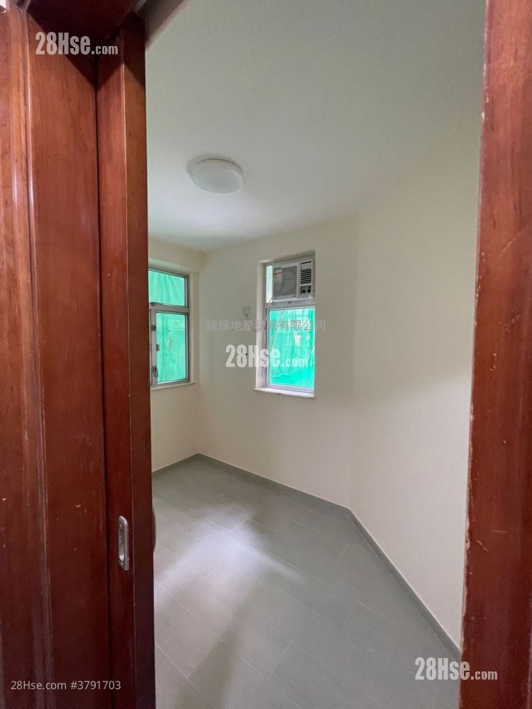 Luna Court Sell 2 Bedrooms , 1 Bathroom 447 ft²