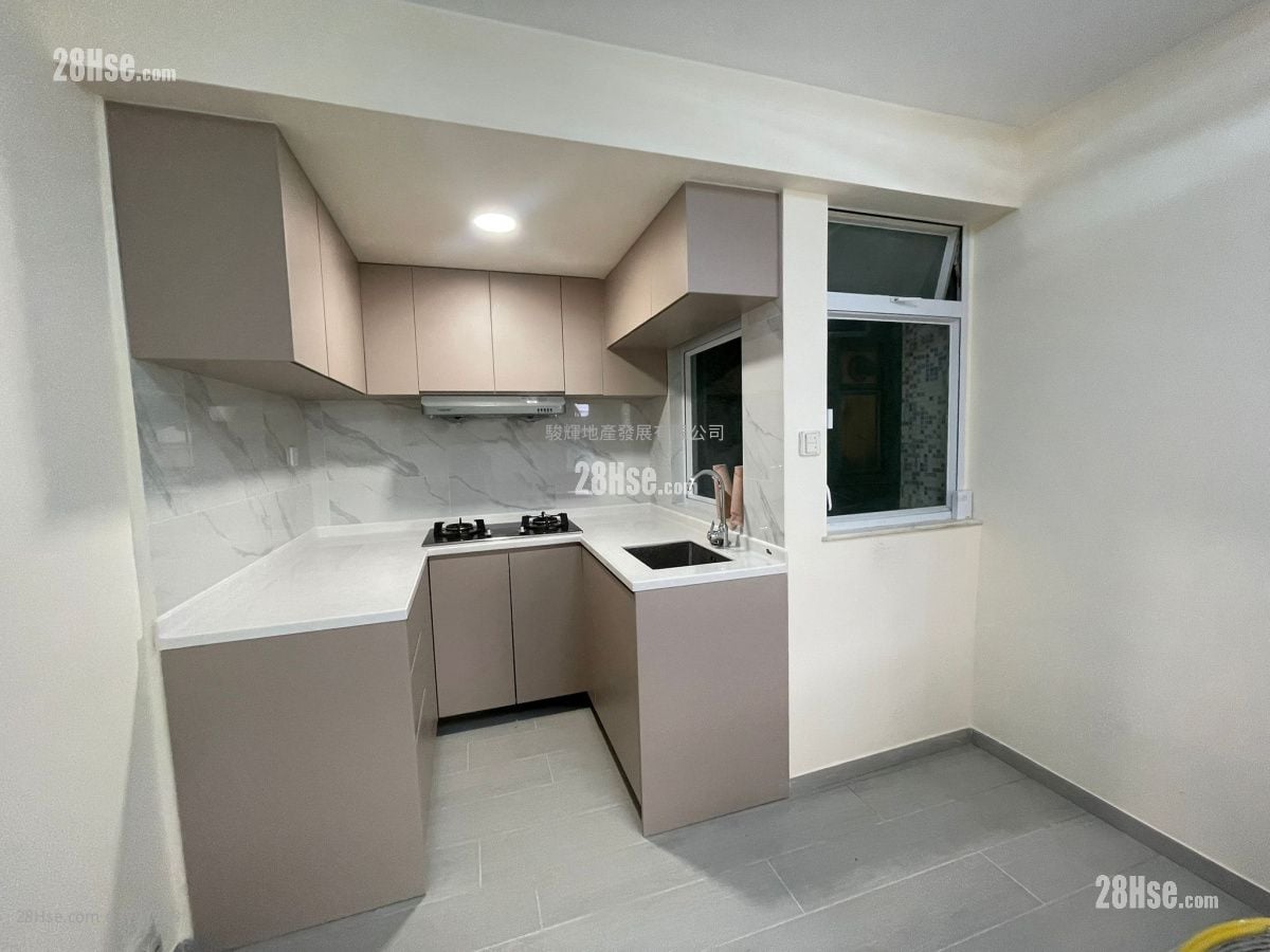 Luna Court Sell 2 Bedrooms , 1 Bathroom 447 ft²