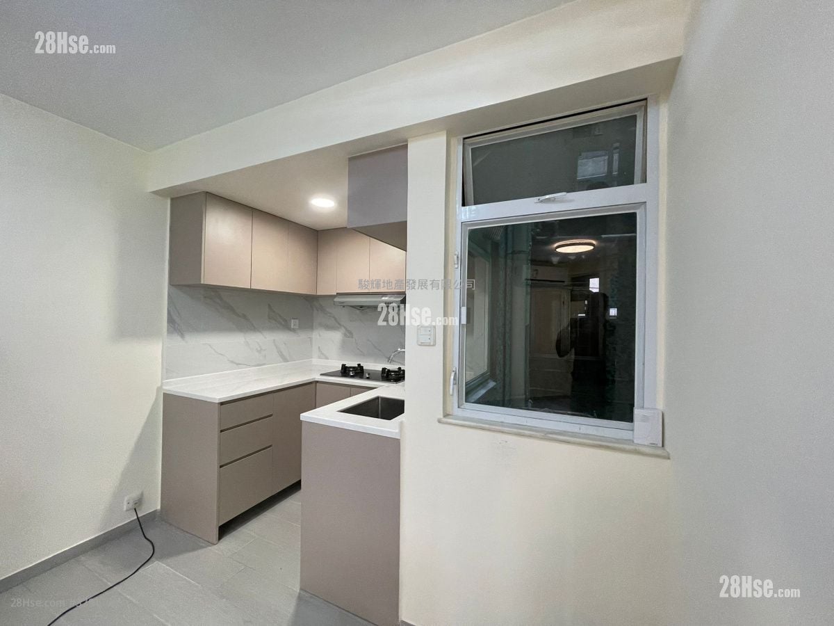 Luna Court Sell 2 Bedrooms , 1 Bathroom 447 ft²