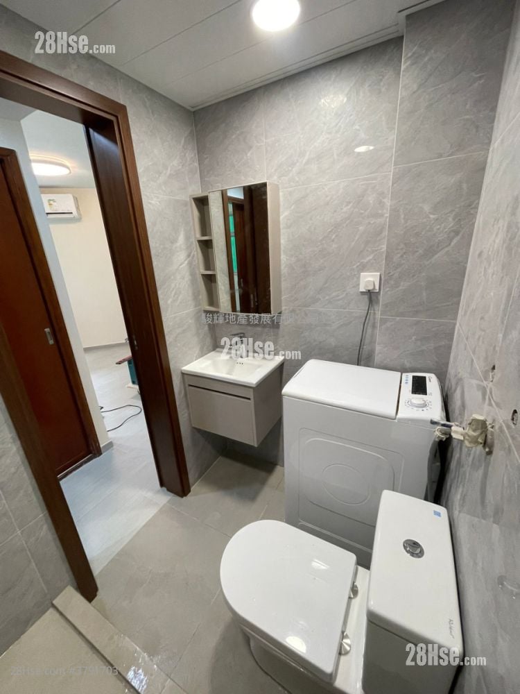 Luna Court Sell 2 Bedrooms , 1 Bathroom 447 ft²