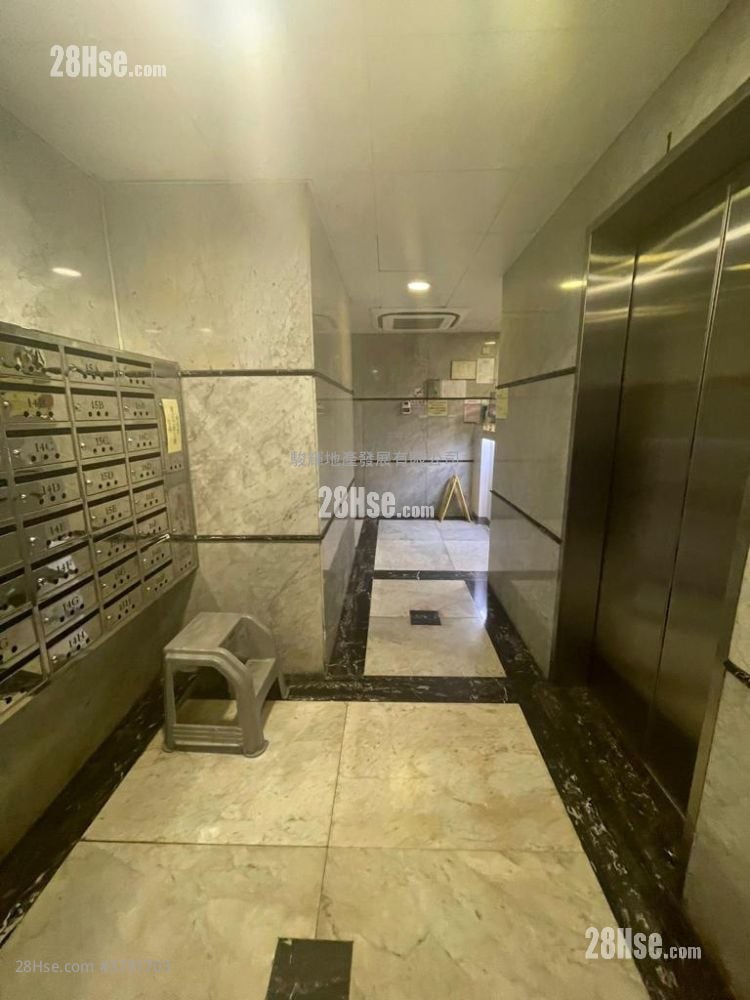 Luna Court Sell 2 Bedrooms , 1 Bathroom 447 ft²