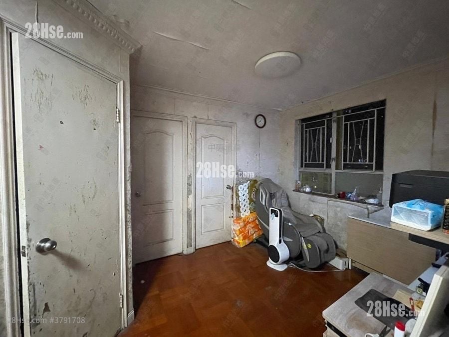 Amoy Gardens Sell 2 Bedrooms 356 ft²