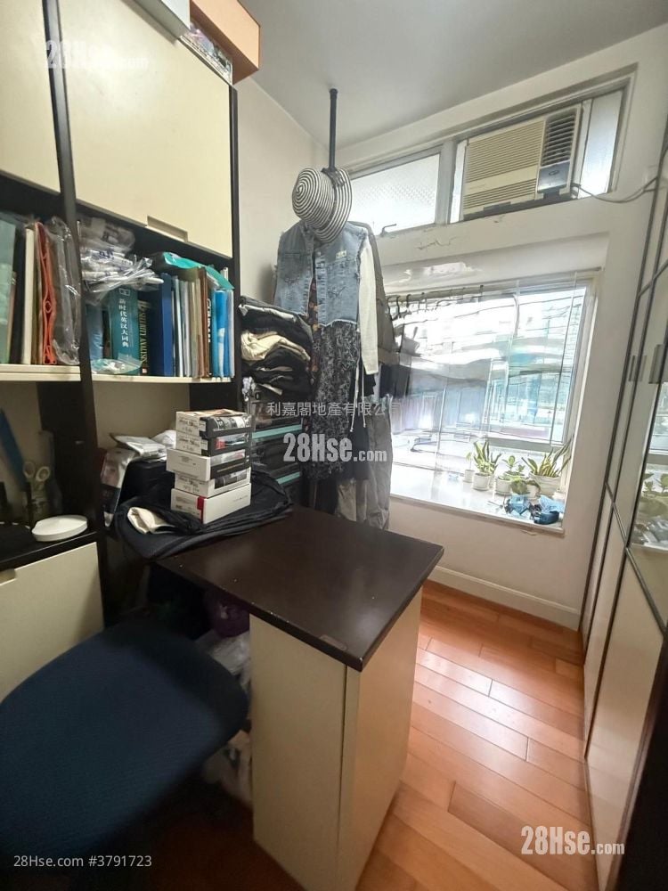 Greenfield Garden Sell 2 Bedrooms , 1 Bathroom 449 ft²