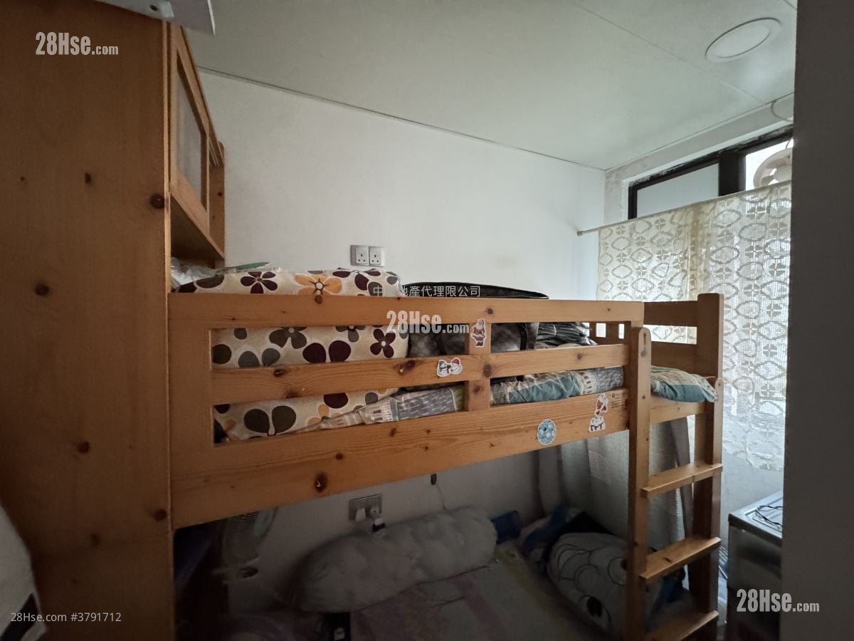 Royal Ascot Sell 3 Bedrooms 1,479 ft²