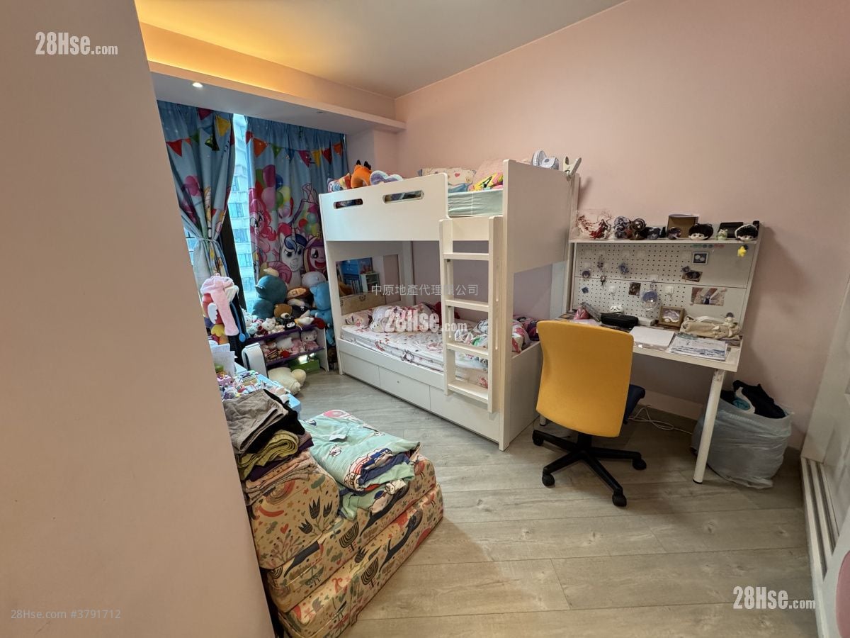 Royal Ascot Sell 3 Bedrooms 1,479 ft²