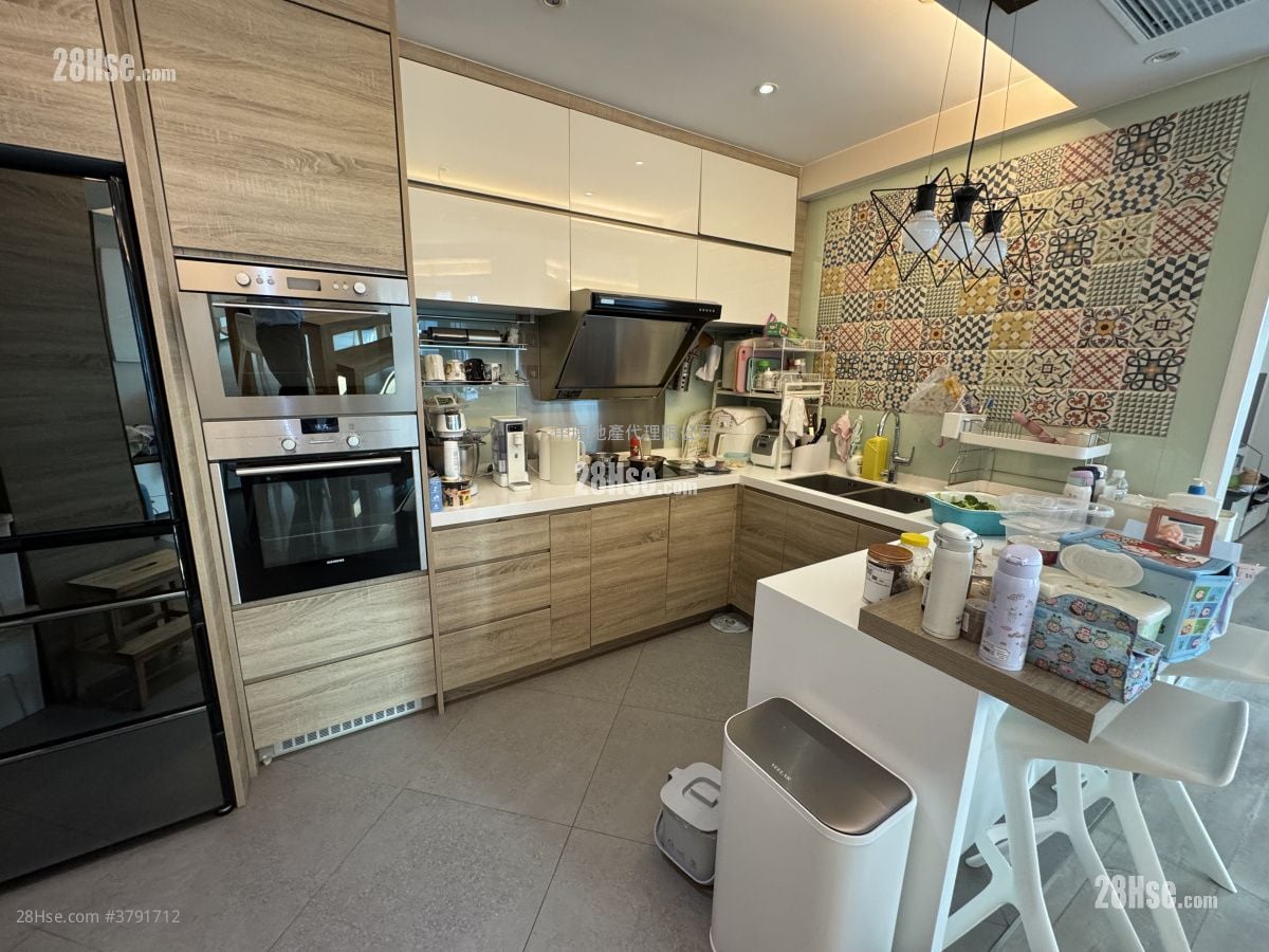 Royal Ascot Sell 3 Bedrooms 1,479 ft²