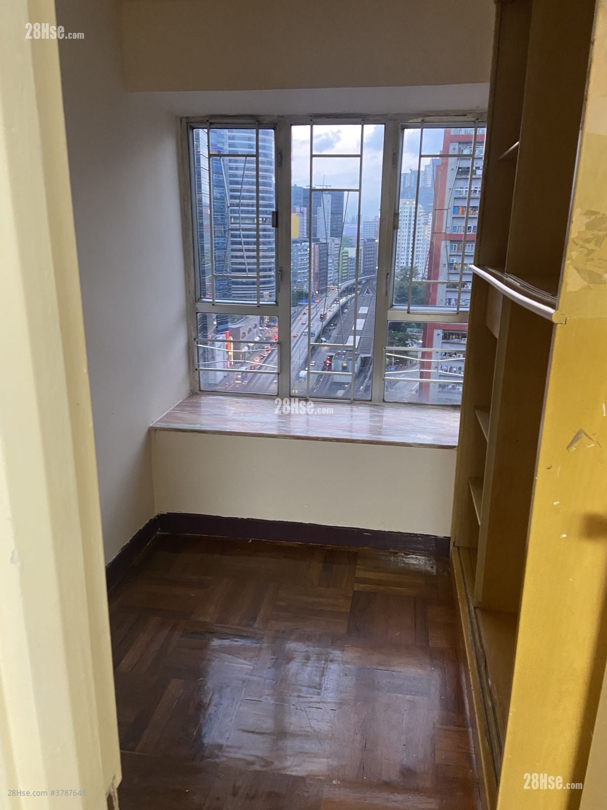 丽裕大厦 租盘 2 房 , 1 浴室 293 平方尺