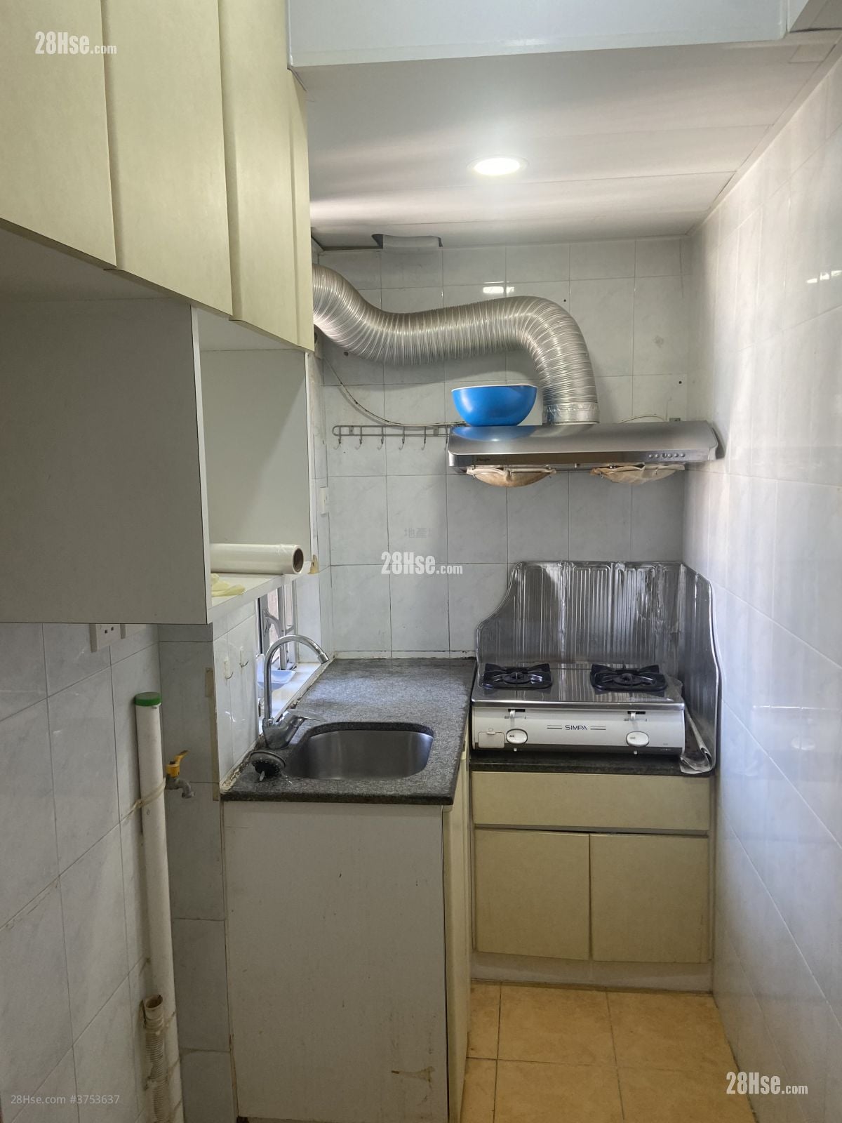 Fu Wah Court Rental 2 Bedrooms , 1 Bathroom 300 ft²