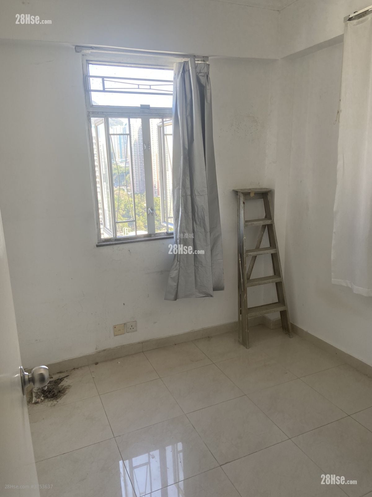Fu Wah Court Rental 2 Bedrooms , 1 Bathroom 300 ft²