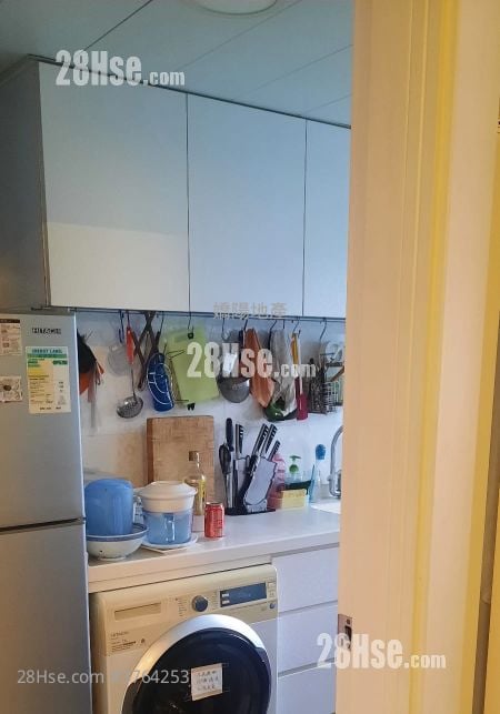Hong King Building Sell 2 Bedrooms , 1 Bathroom 392 ft²