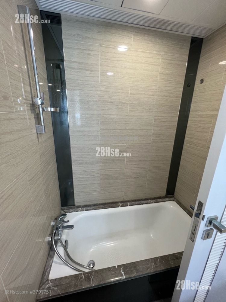 Trinity Towers Sell 3 Bedrooms 711 ft²