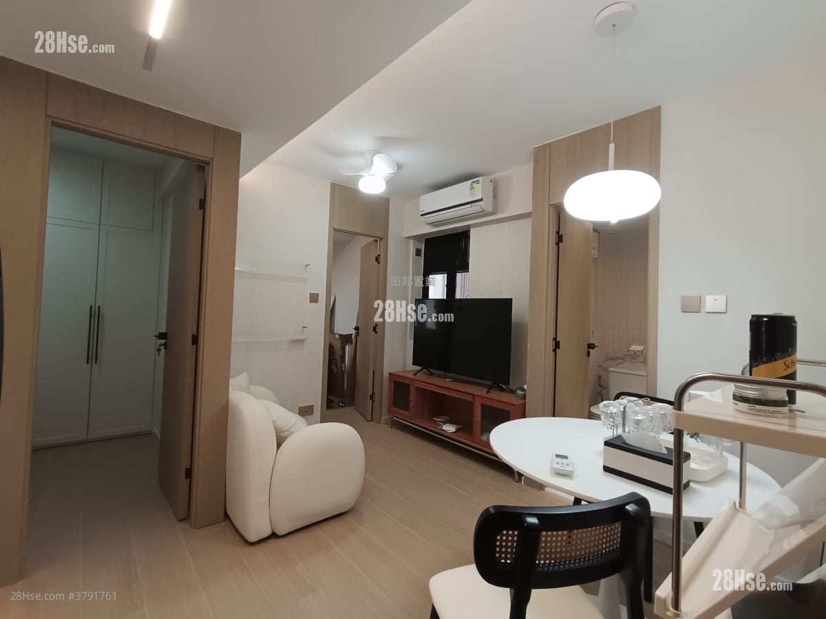 Tsuen Wan Centre Sell 2 Bedrooms 329 ft²
