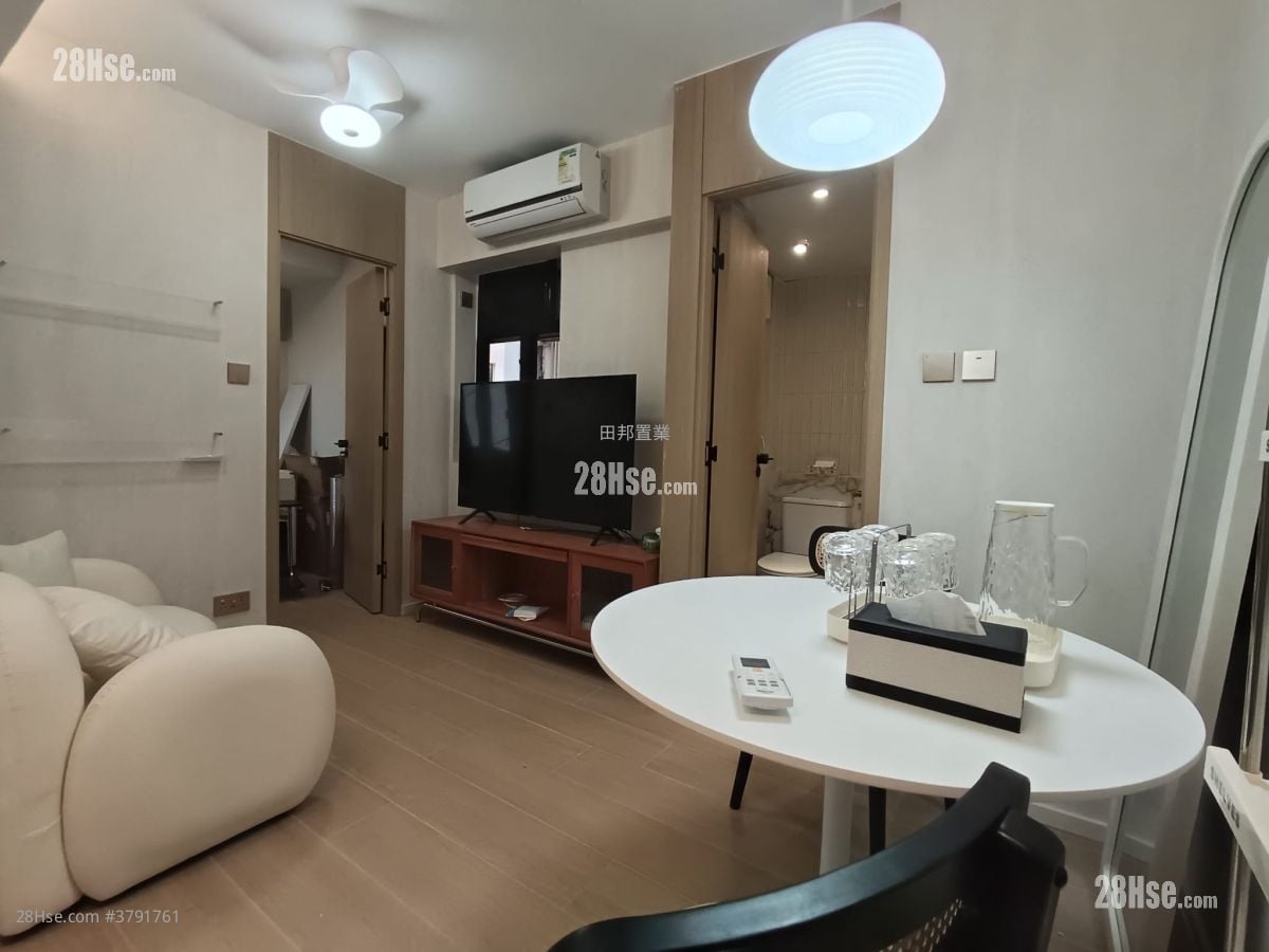 Tsuen Wan Centre Sell 2 Bedrooms 329 ft²