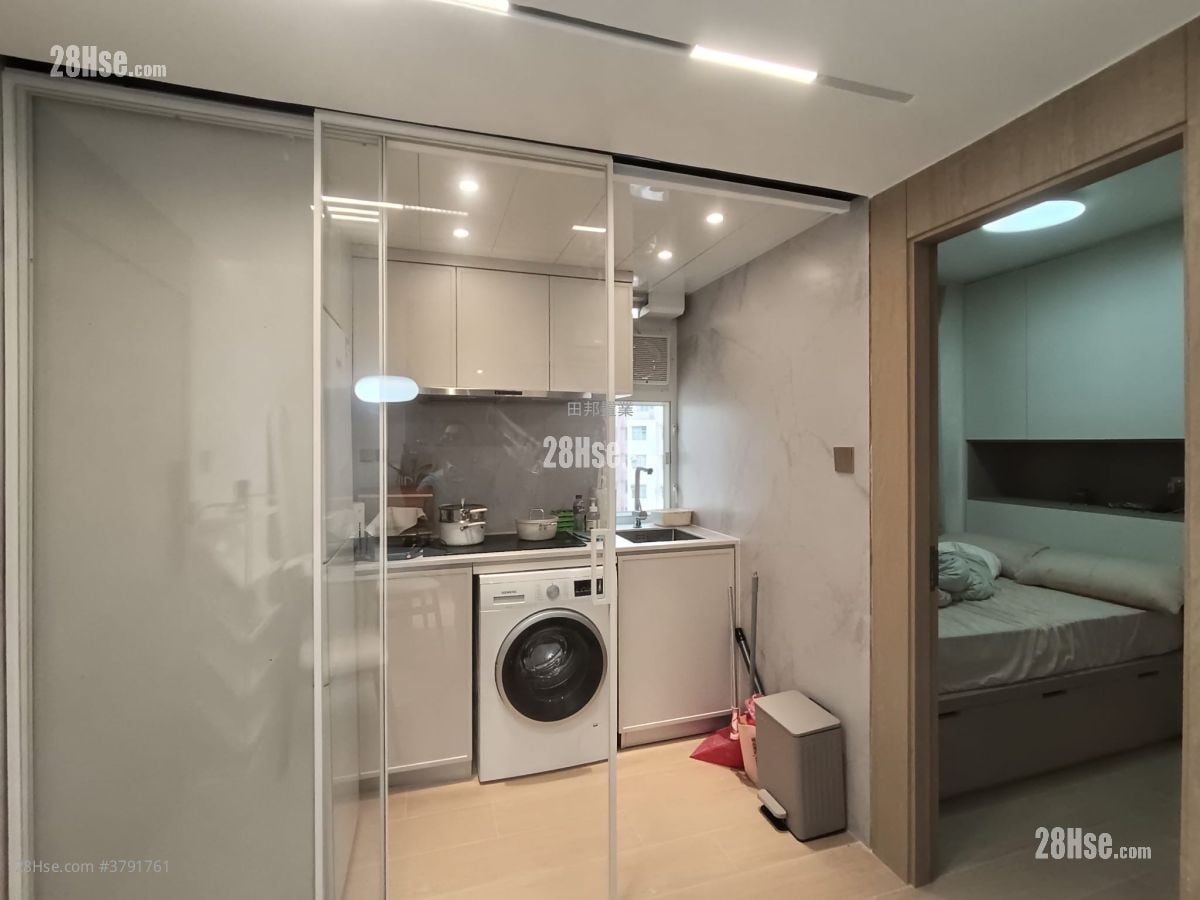 Tsuen Wan Centre Sell 2 Bedrooms 329 ft²