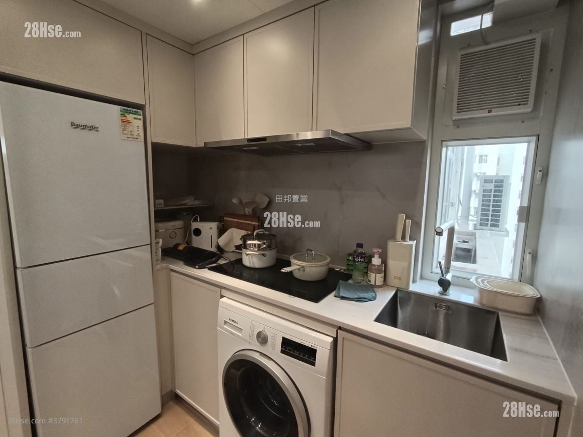 Tsuen Wan Centre Sell 2 Bedrooms 329 ft²