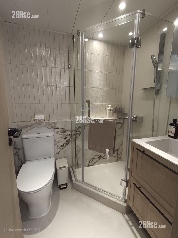 Tsuen Wan Centre Sell 2 Bedrooms 329 ft²