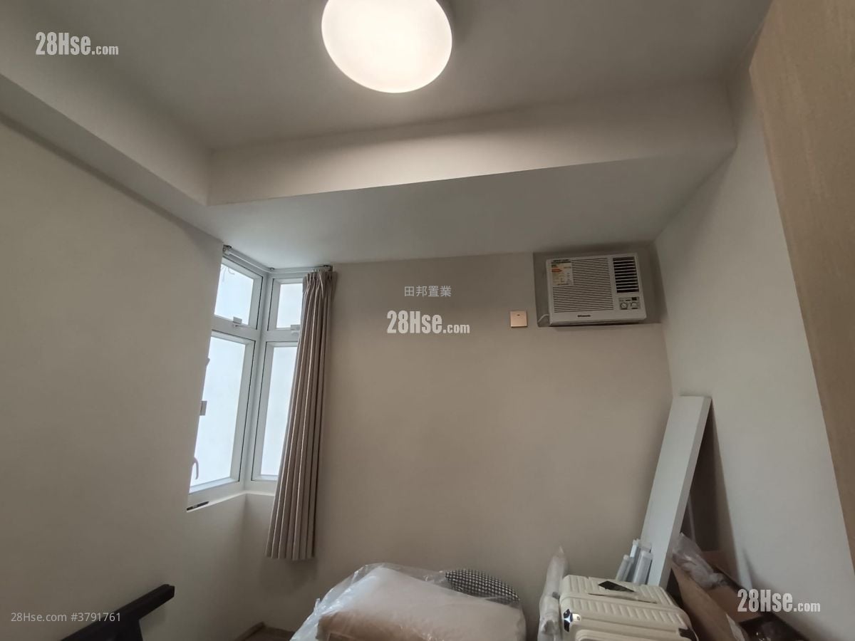 Tsuen Wan Centre Sell 2 Bedrooms 329 ft²