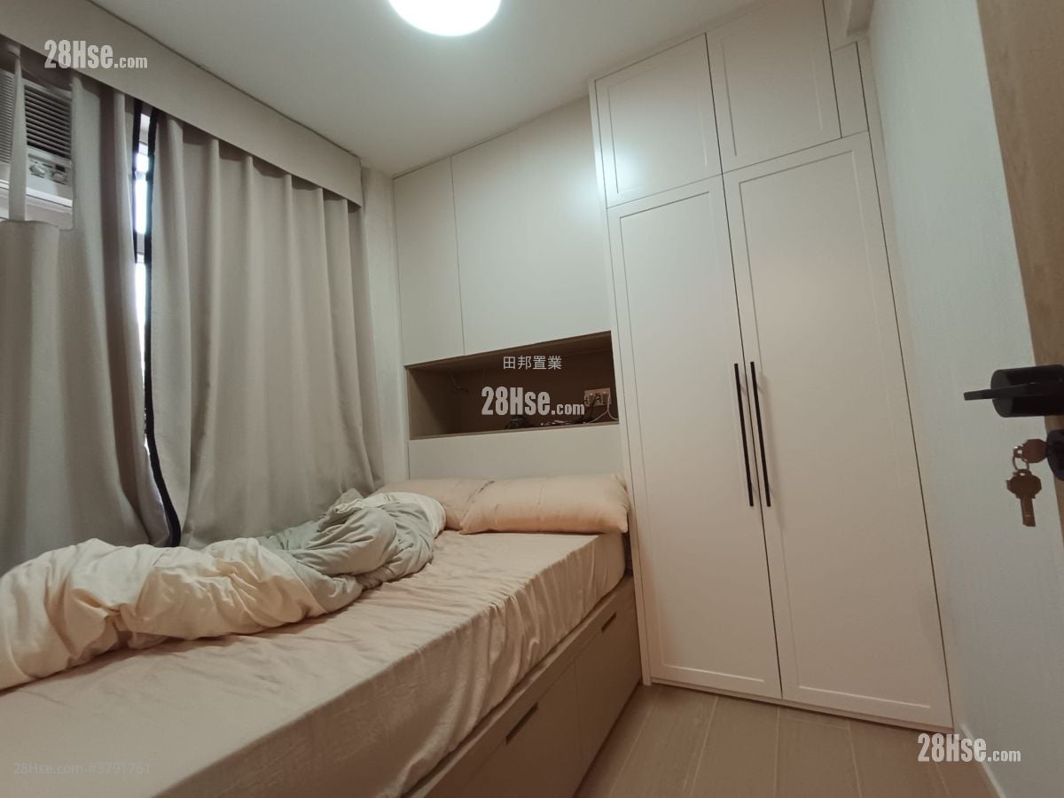 Tsuen Wan Centre Sell 2 Bedrooms 329 ft²