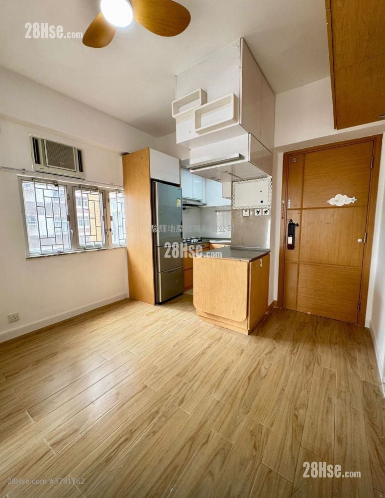 Hung Wai Building Sell 2 Bedrooms , 1 Bathroom 306 ft²