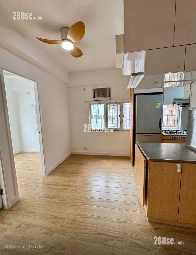 Hung Wai Building Sell 2 Bedrooms , 1 Bathroom 306 ft²