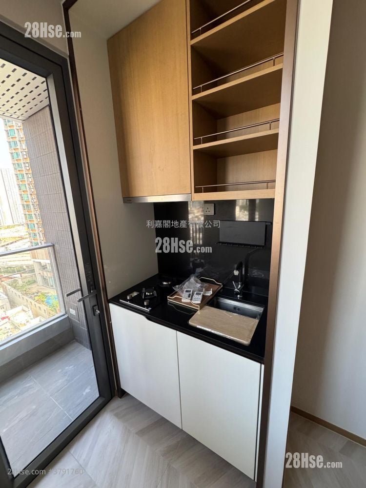 Eight Southpark Rental Studio , 1 Bathroom 200 ft²