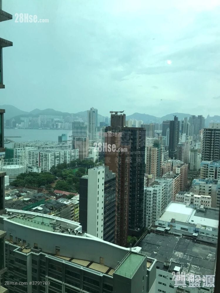 Sky Tower Sell 2 Bedrooms , 1 Bathroom 539 ft²