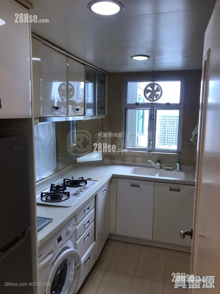 Sky Tower Sell 2 Bedrooms , 1 Bathroom 539 ft²