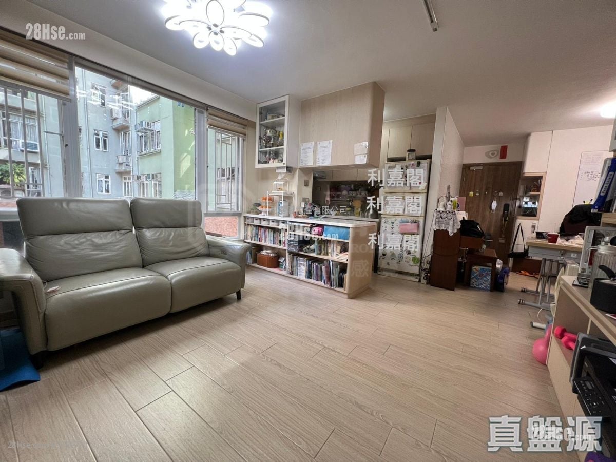 Mei Foo Sun Chuen Sell 3 Bedrooms , 2 Bathrooms 657 ft²