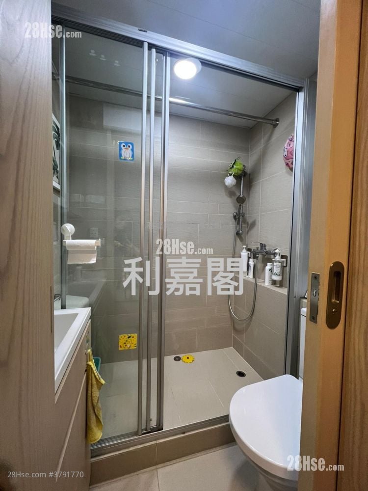 Mei Foo Sun Chuen Sell 3 Bedrooms , 2 Bathrooms 657 ft²