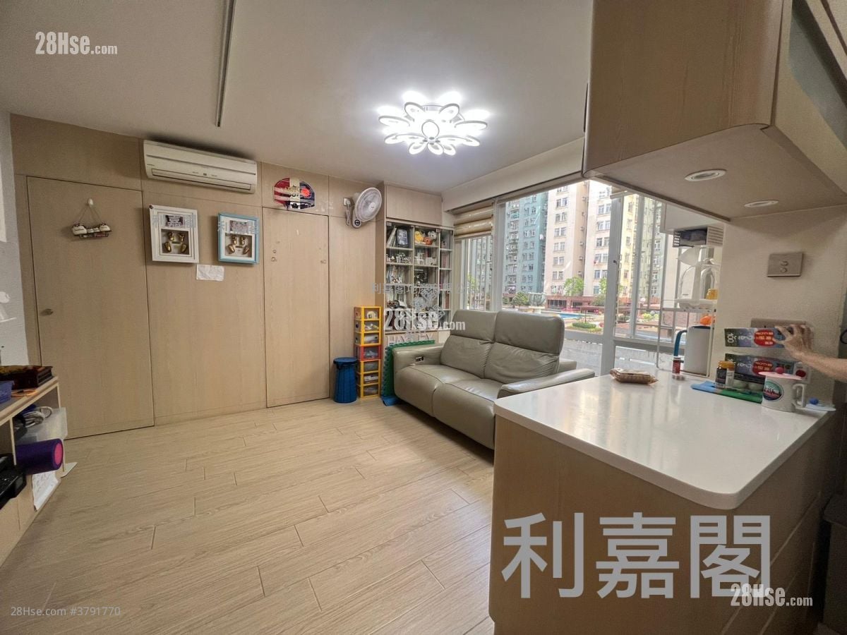 Mei Foo Sun Chuen Sell 3 Bedrooms , 2 Bathrooms 657 ft²