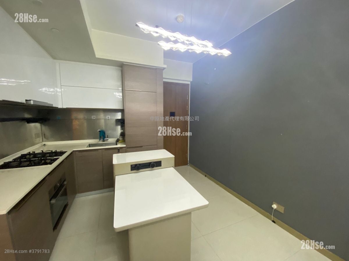 Aurora Rental 644 ft²