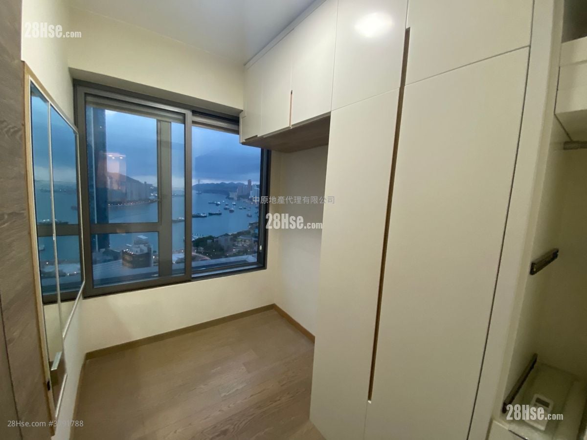 映日湾 售盘 3 房 644 平方尺