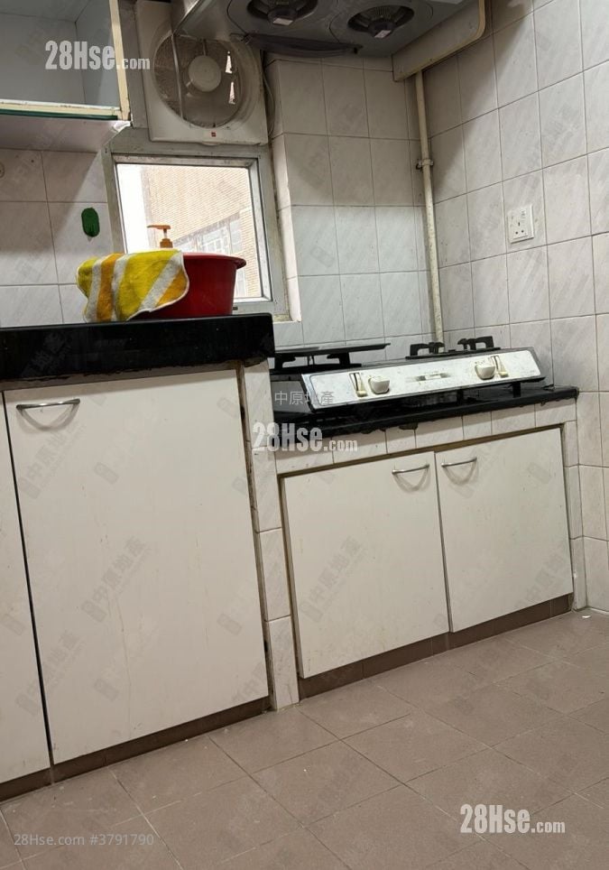 Yuk Po Court Sell 2 Bedrooms 546 ft²