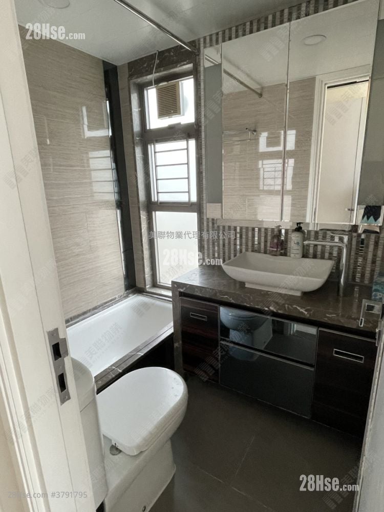 Trinity Towers Sell 3 Bedrooms , 2 Bathrooms 708 ft²