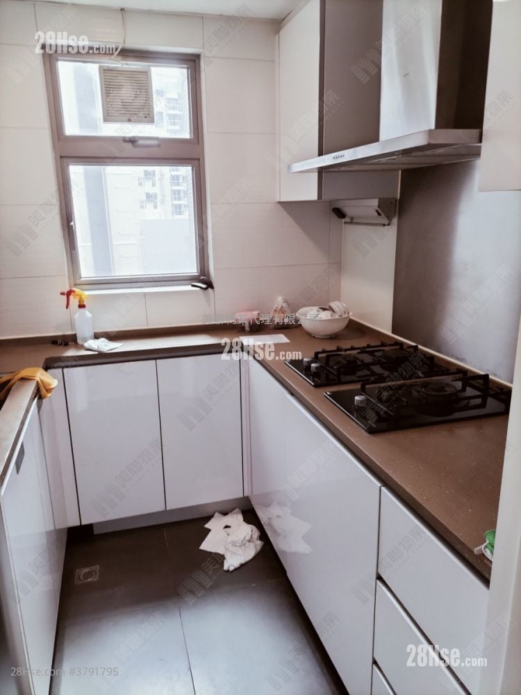 Trinity Towers Sell 3 Bedrooms , 2 Bathrooms 708 ft²