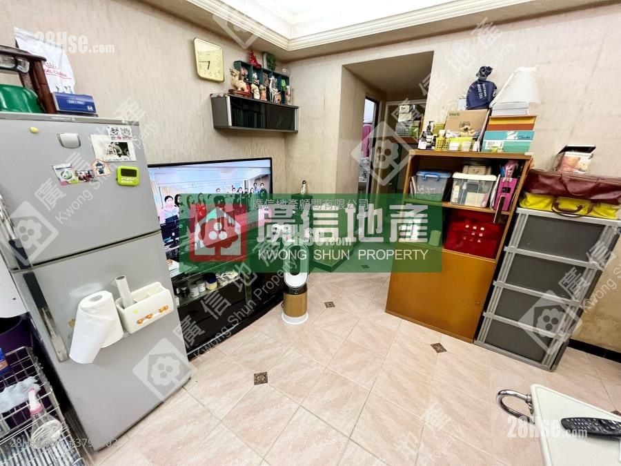 Tak Bo Building Sell 2 Bedrooms , 1 Bathroom 407 ft²