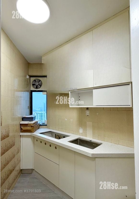 Kornhill Rental 2 Bedrooms , 1 Bathroom 526 ft²
