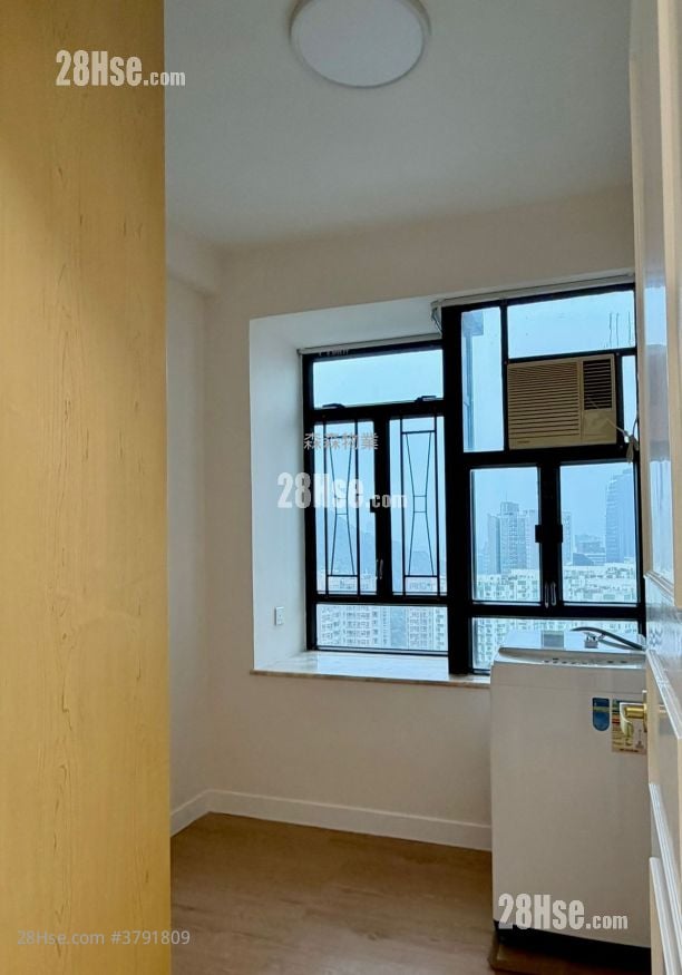 Kornhill Rental 2 Bedrooms , 1 Bathroom 526 ft²