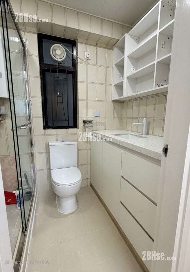 Kornhill Rental 2 Bedrooms , 1 Bathroom 526 ft²