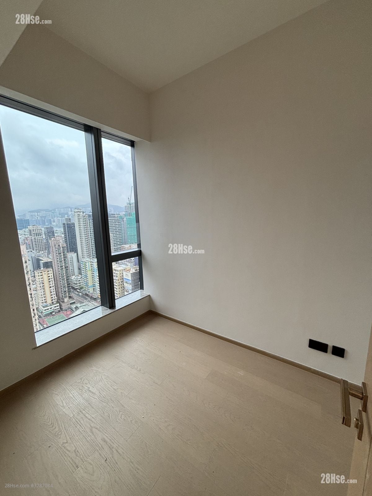 瑜一 租盘 2 房 , 1 浴室 465 平方尺