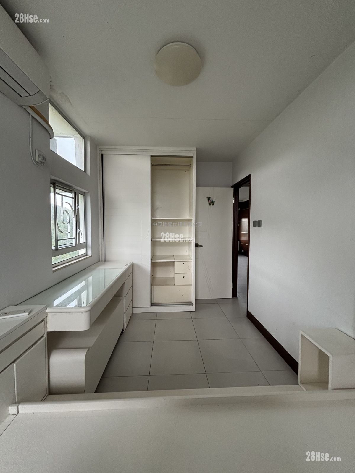 Ching Wah Court Sell 3 Bedrooms , 1 Bathroom 645 ft²