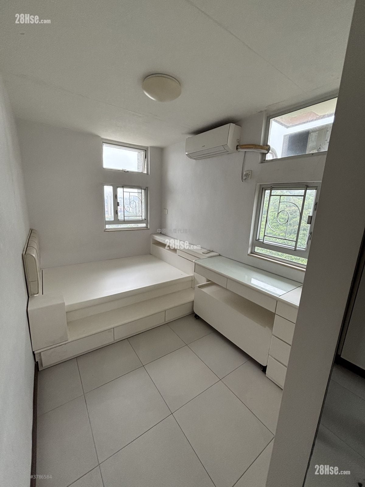 Ching Wah Court Sell 3 Bedrooms , 1 Bathroom 645 ft²