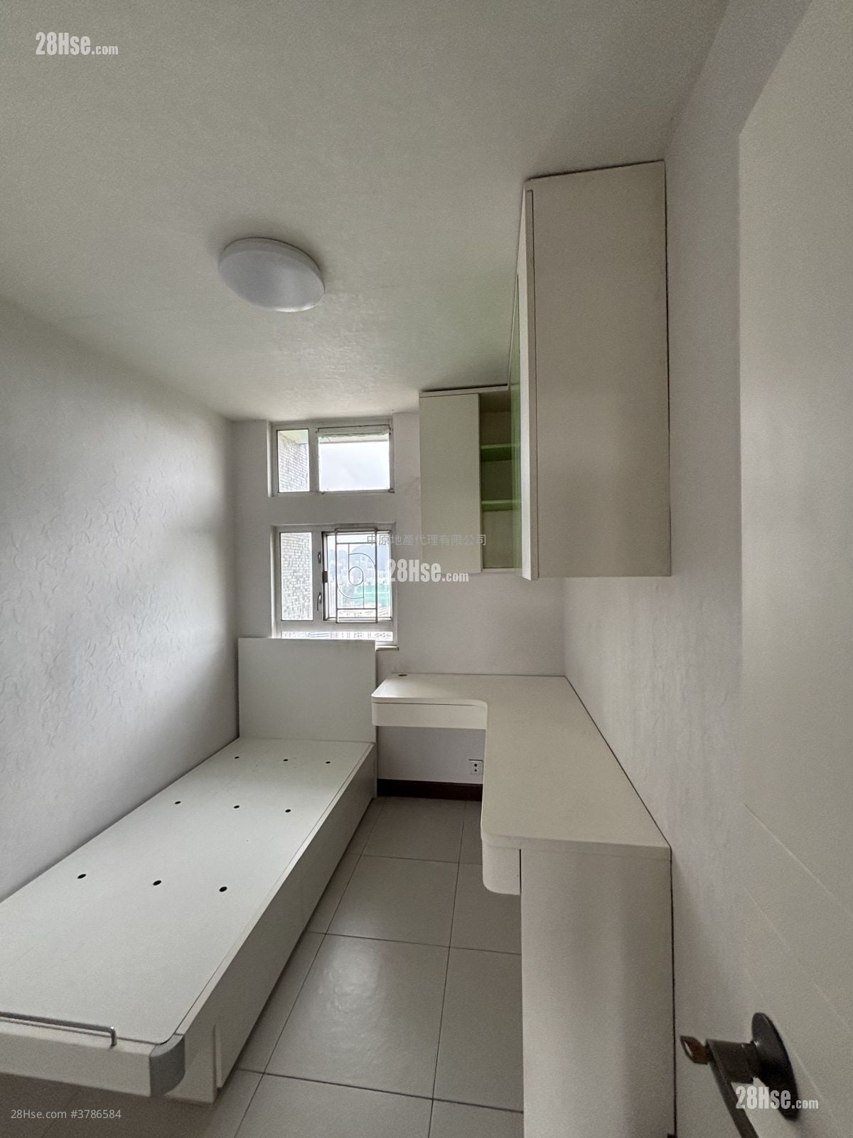 Ching Wah Court Sell 3 Bedrooms , 1 Bathroom 645 ft²