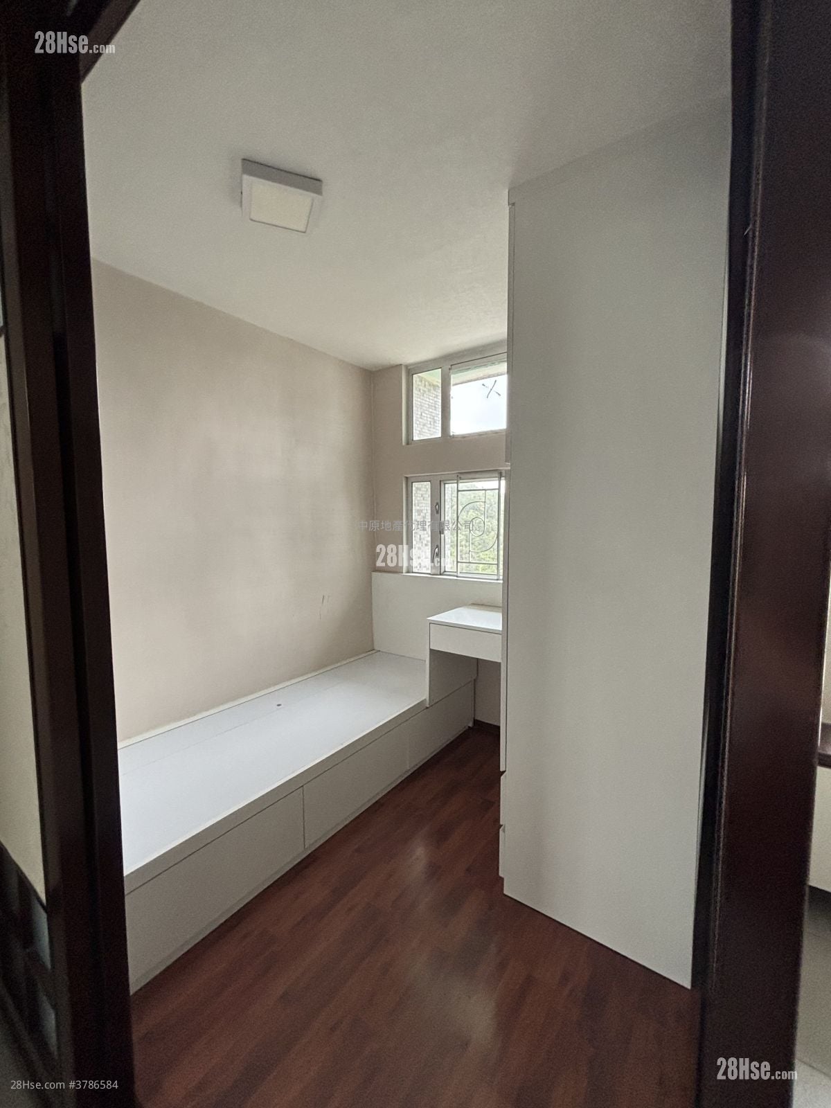 Ching Wah Court Sell 3 Bedrooms , 1 Bathroom 645 ft²