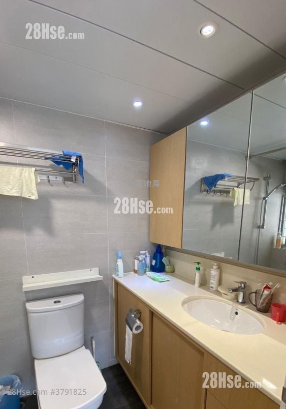 丽港城 售盘 3 房 , 2 浴室 687 平方尺