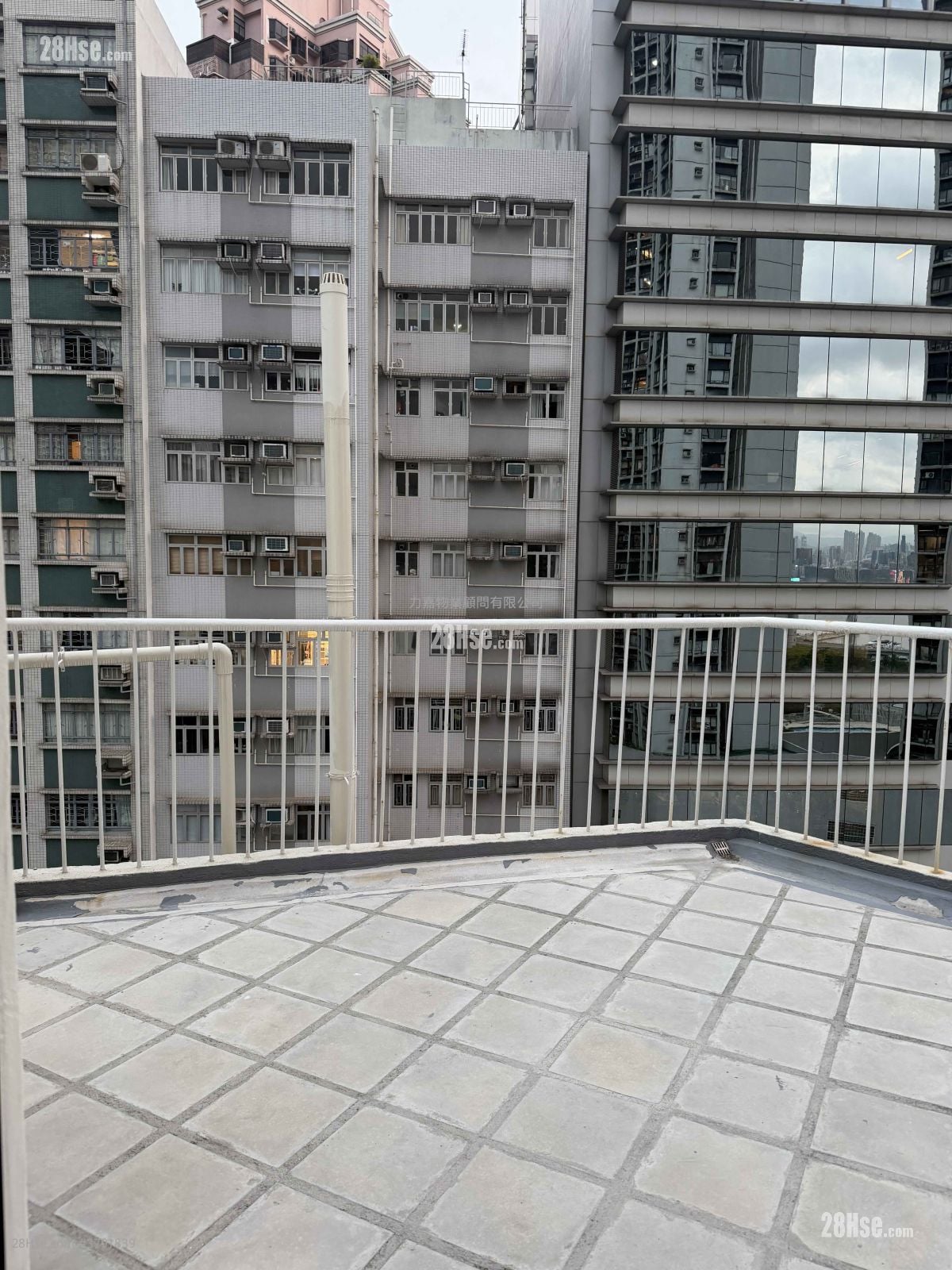 Hung On Building Sell 2 Bedrooms , 2 Bathrooms 724 ft²