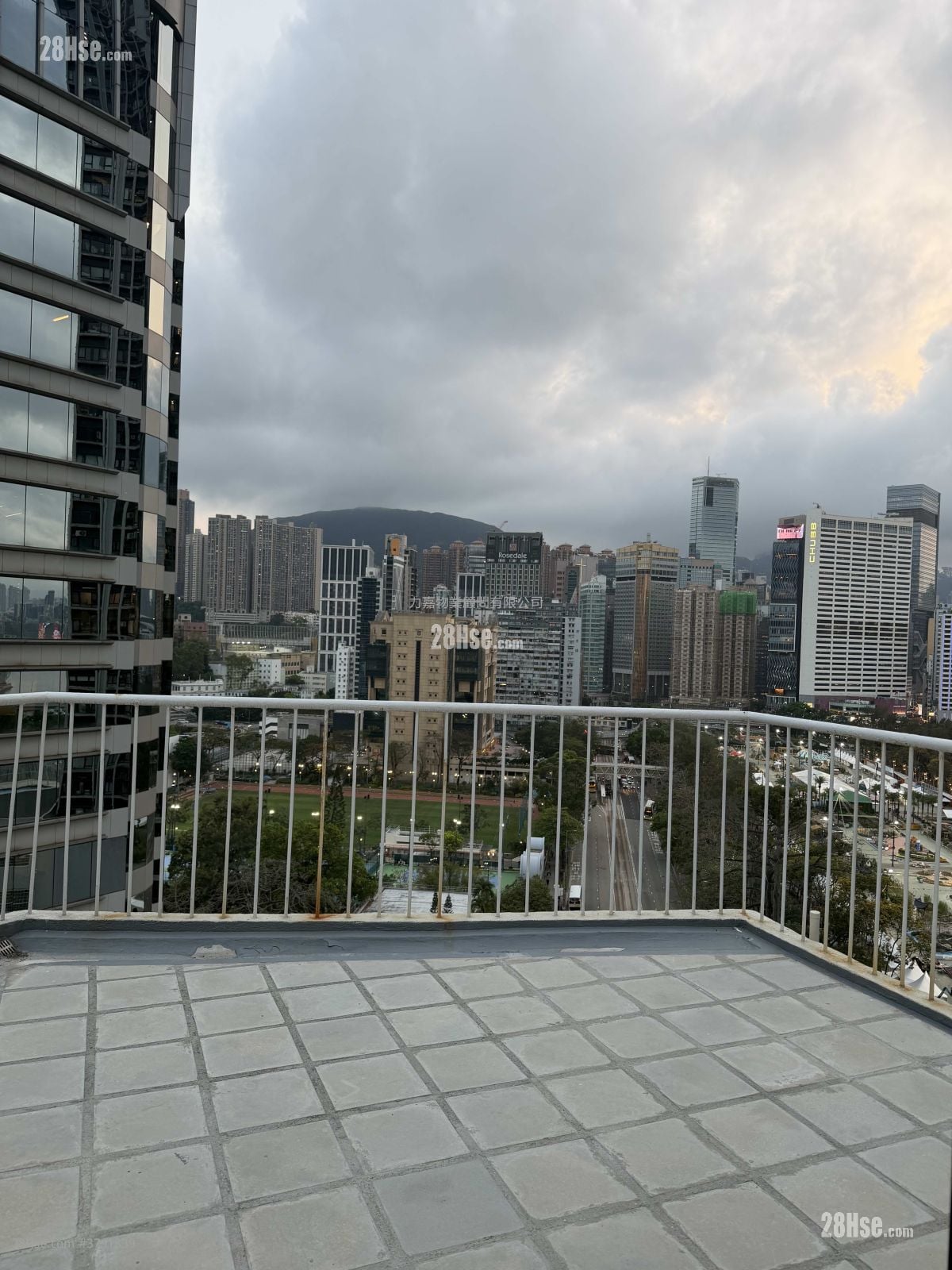 Hung On Building Sell 2 Bedrooms , 2 Bathrooms 724 ft²